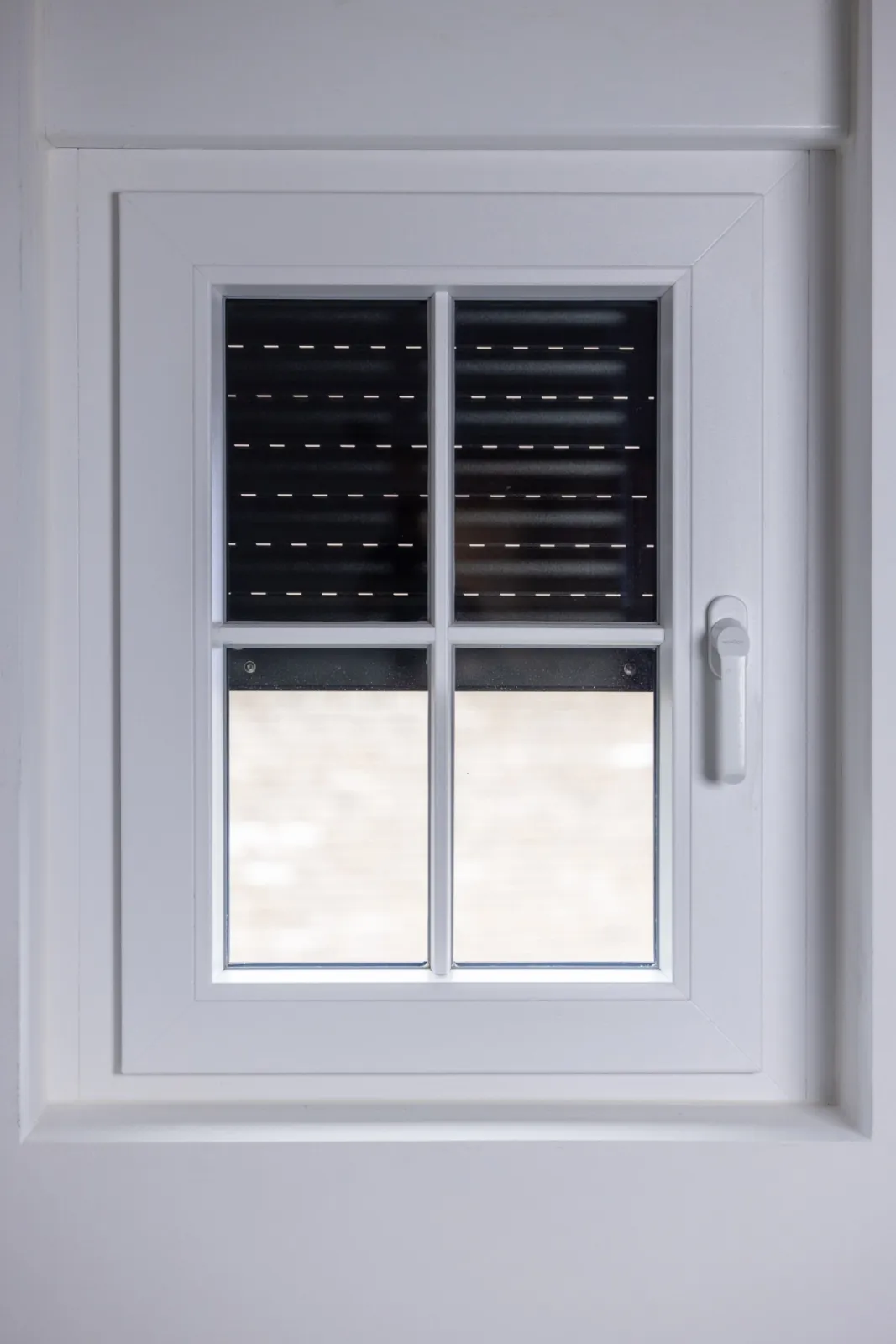 Sérénité et tranquillité à la maison grâce aux volets roulants monoblocs Wilms