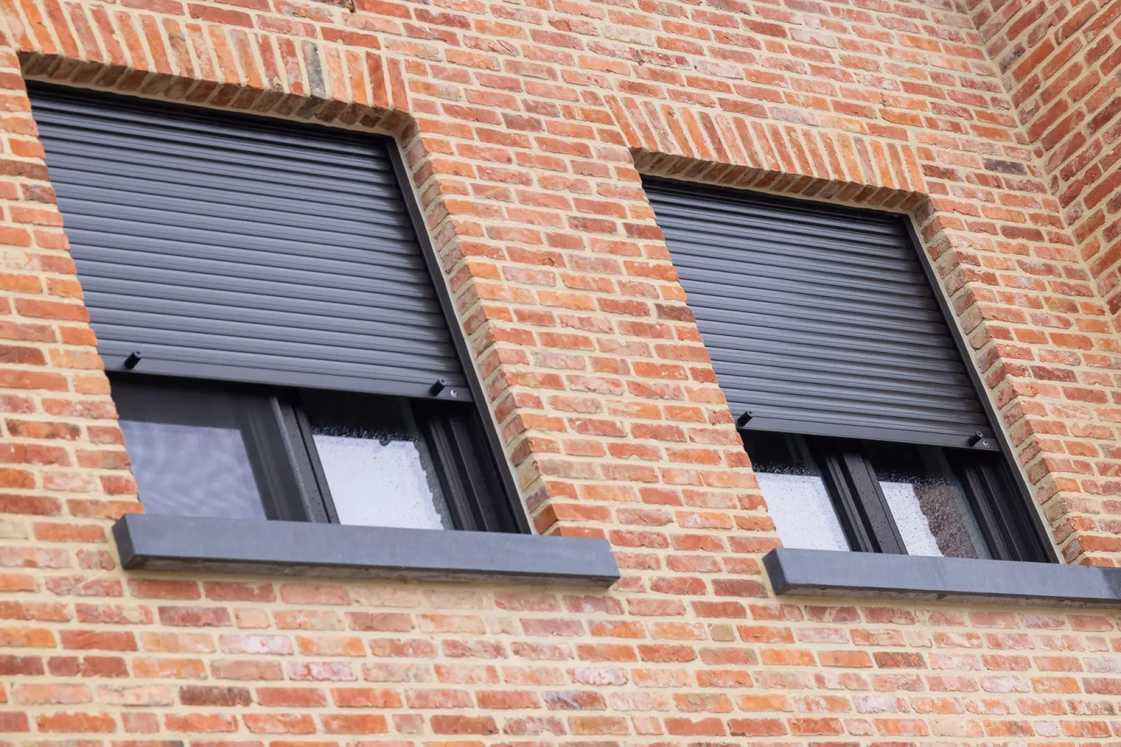 Sérénité et tranquillité à la maison grâce aux volets roulants monoblocs Wilms