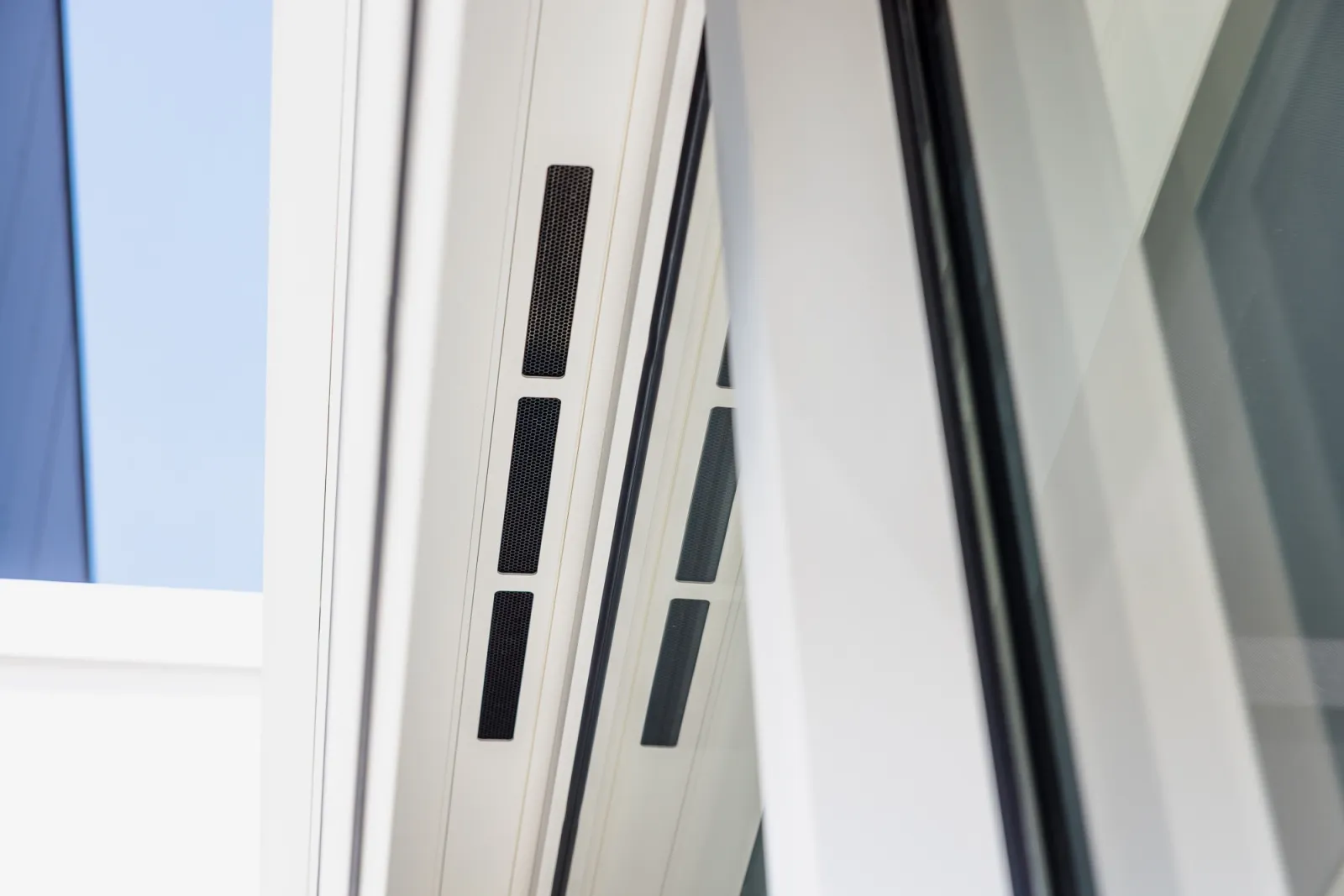 Genieten in elk seizoen: ventilatie en zonwering perfect gecombineerd