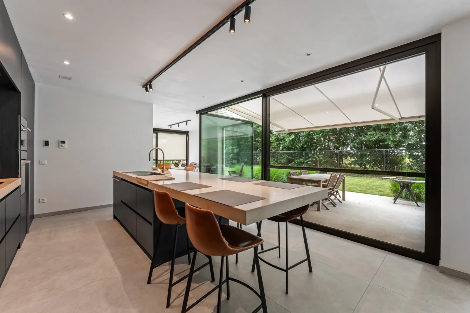 Zonwering op maat voor een moderne woning