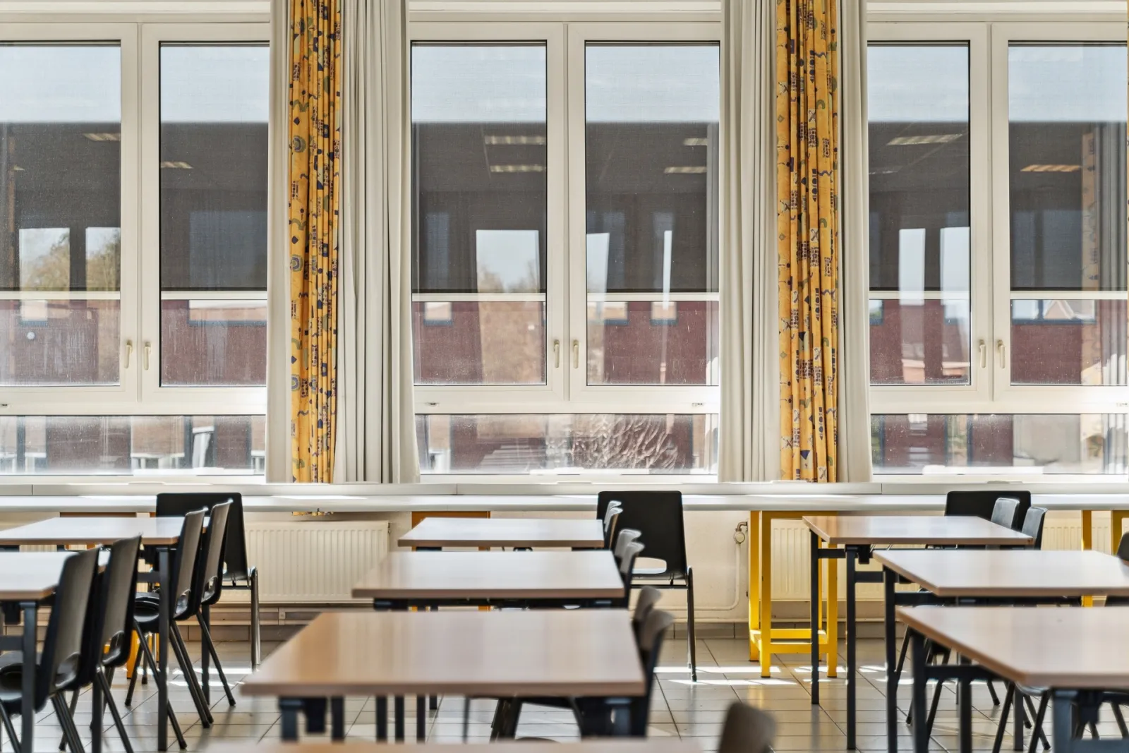 Zonnesturing in de klas met screens op zonne-energie