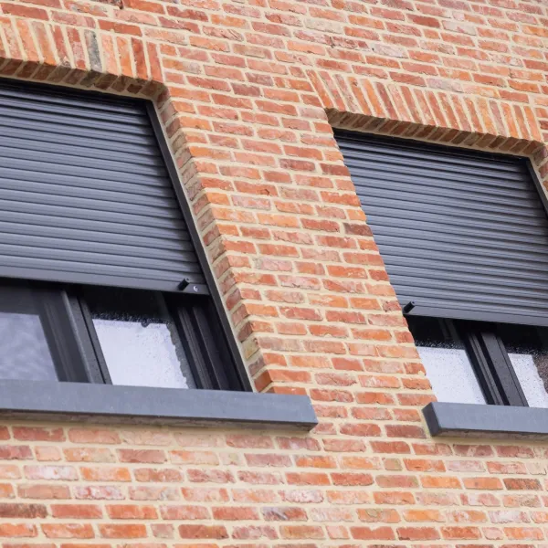 Sérénité et tranquillité à la maison grâce aux volets roulants monoblocs Wilms