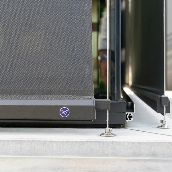 Grote glaspartijen slim beschermd tegen de zon met inbouwscreens