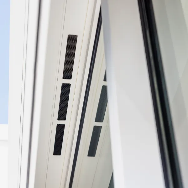 Genieten in elk seizoen: ventilatie en zonwering perfect gecombineerd