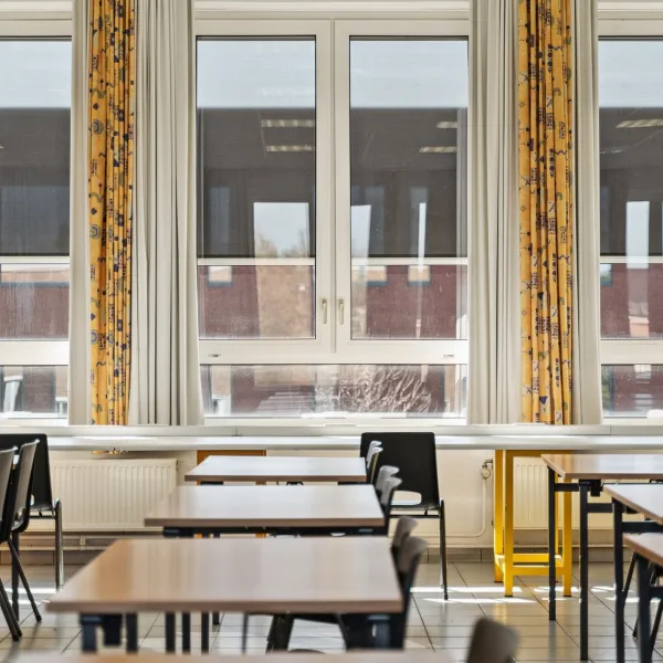 Zonnesturing in de klas met screens op zonne-energie