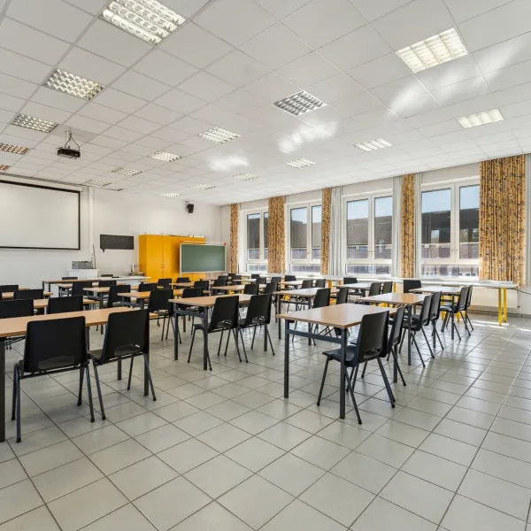 Zonnesturing in de klas met screens op zonne-energie