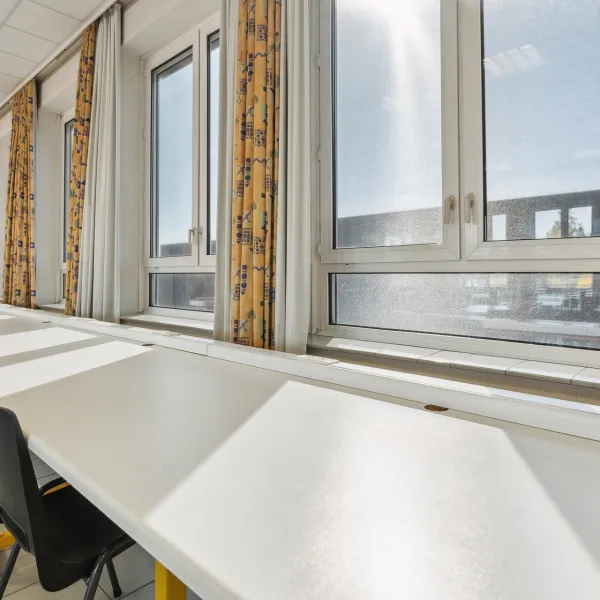 Zonnesturing in de klas met screens op zonne-energie