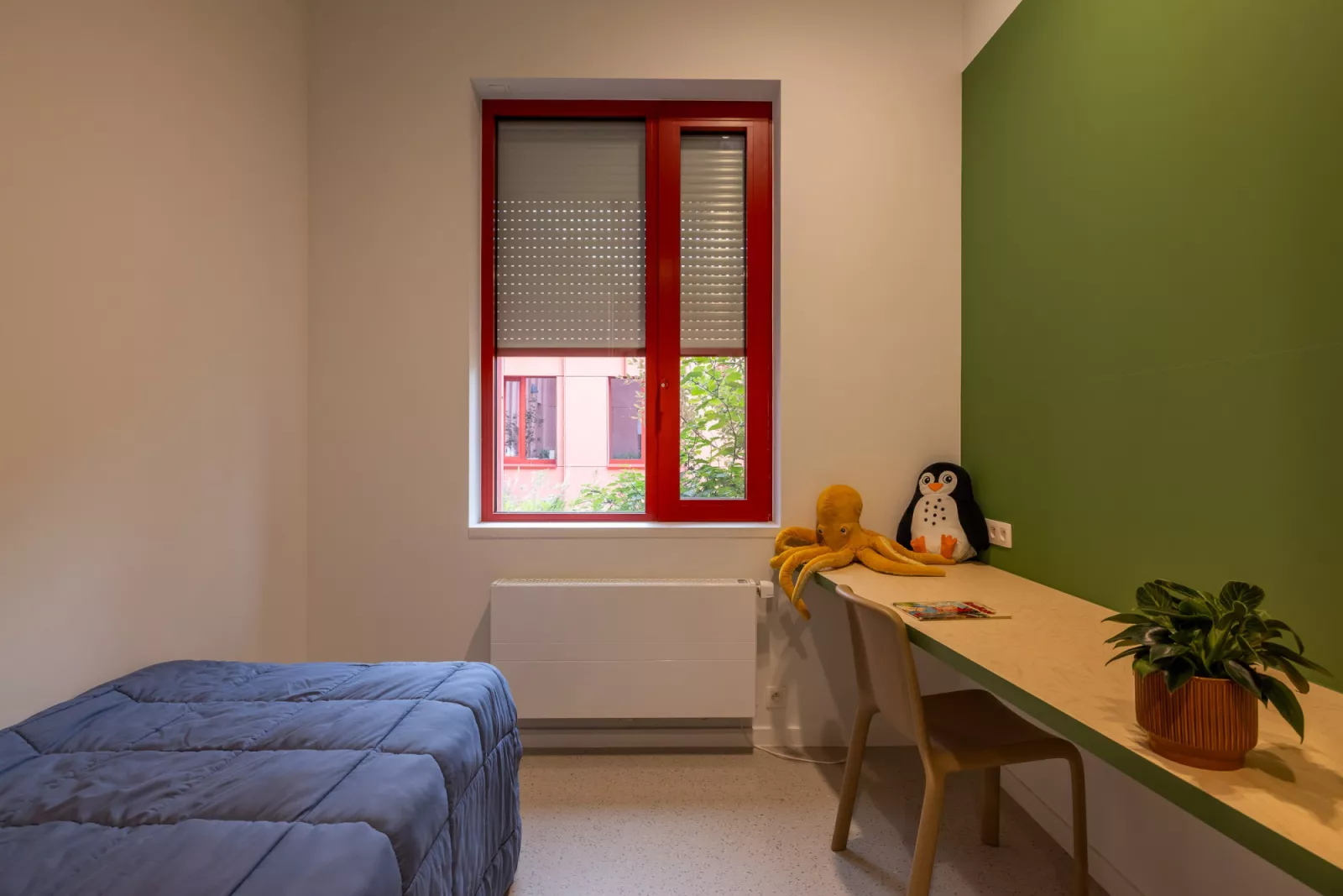 Rust en comfort met ShutterX® inbouwrolluiken in internaat De Veerboot