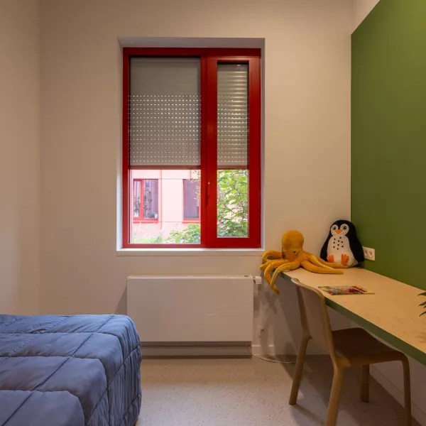 Rust en comfort met ShutterX® inbouwrolluiken in internaat De Veerboot