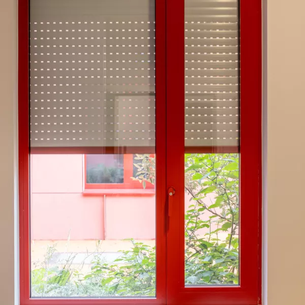 Rust en comfort met ShutterX® inbouwrolluiken in internaat De Veerboot